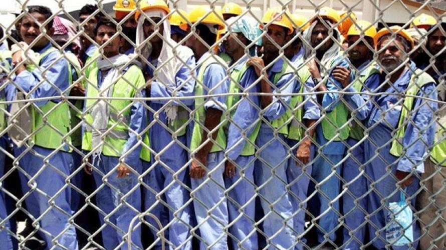 العمالة الوافدة في الخليج: حقوق مباحة ومصير يحكمه النفط