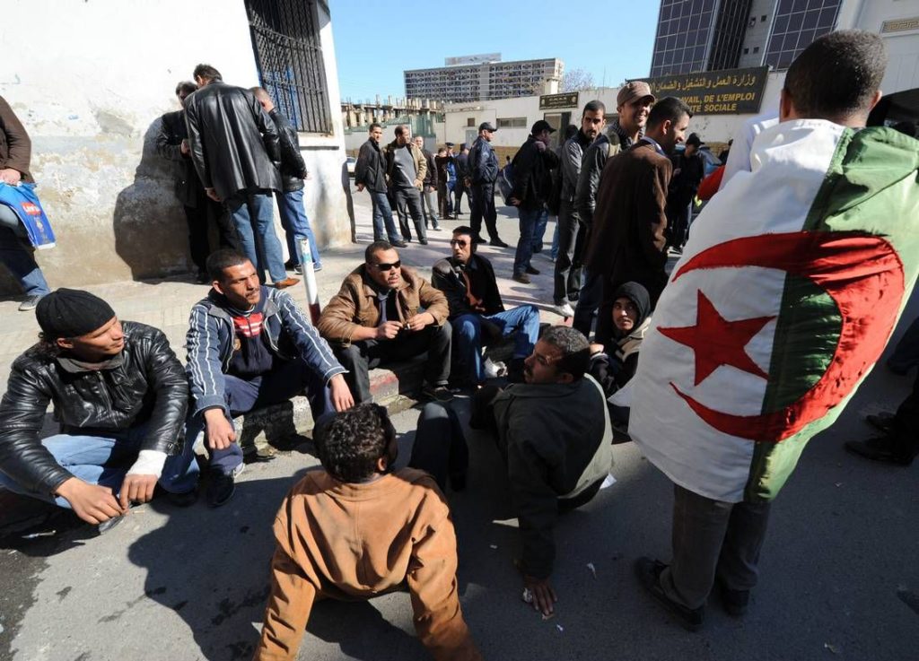 البطالة تعريفها أسبابها وأثارها الاقتصادية (سياسة التشغيل في الجزائر)