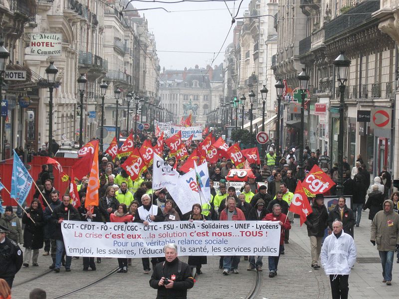 Promouvoir et défendre les droits économiques, sociaux et culturels